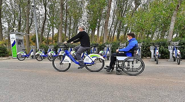 Büyükşehir'den engelleri kaldıran örnek uygulama: Tekerlekli sandalyeler artık bisiklet yollarında