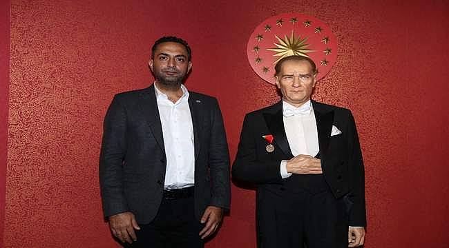 Murat Ağırel, Balmumu Heykeller Müzesini ziyaret etti 