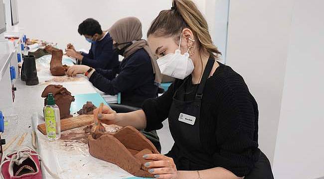 Üsküdar Üniversitesi'nden bir ilk: Estetik Morfoloji ve Materyal Dersi 