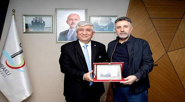 Bayraklı Belediyesinden berberlere can suyu
