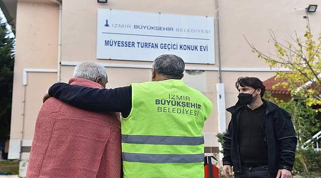 Dondurucu soğuklarda evsizlere İzmir Büyükşehir Belediyesi kucak açıyor
