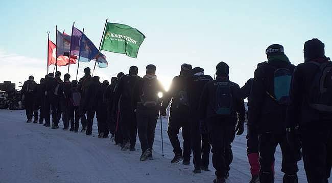 İzciler, Sarıkamış şehitleri için -30 derecede çadırda sabahladı