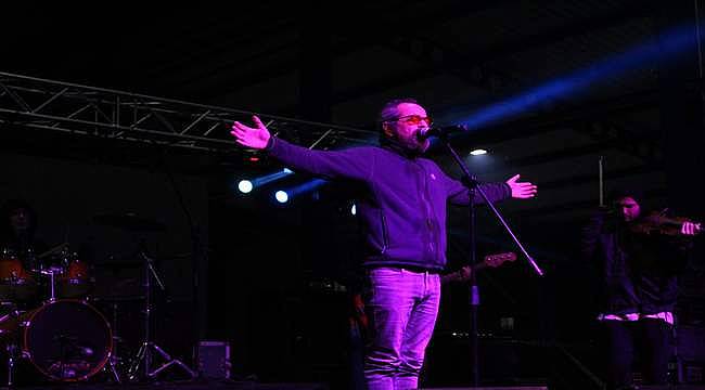 İzmir'de yeni yıl kutlamaları Kiraz ile başladı
