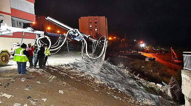 Narlıdere'de çöken istinat duvarına güvenlik önlemi 