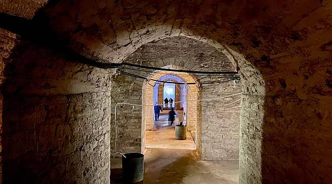 2. Yeditepe Bienali Nuruosmaniye Camii Mahzen'de devam ediyor