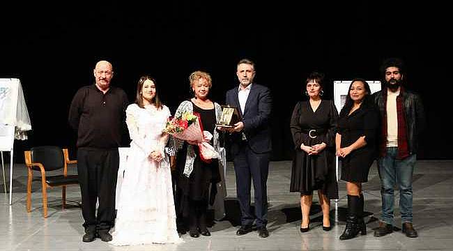 "Sadece Kadın" Bayraklı'da sahnelendi
