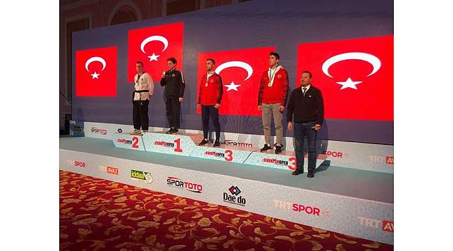 Bayraklı tekvandoda başarıya doymuyor
