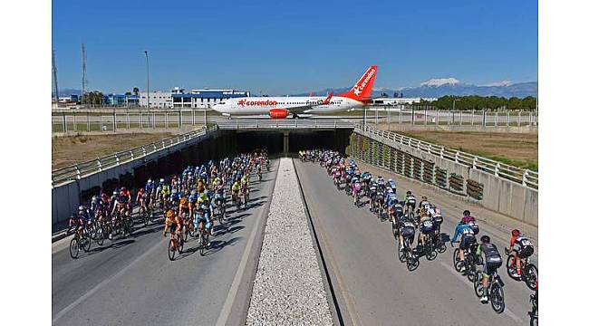 Corendon Airlines uçağı, bir kez daha Tour of Antalya'nın simge fotoğrafında yer aldı