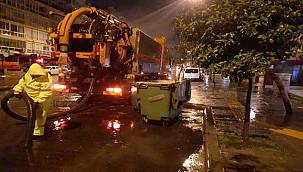 İzmir'de şiddetli yağış ve dolu etkili oldu 