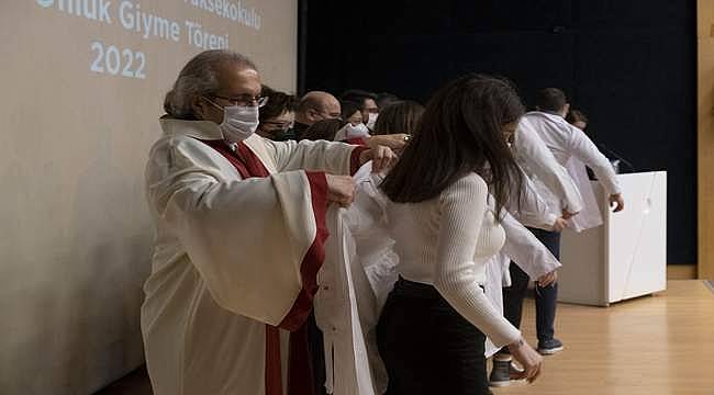 Bilgi Üniversitesi'nde sağlık öğrencileri "beyaz önlük" giydi 