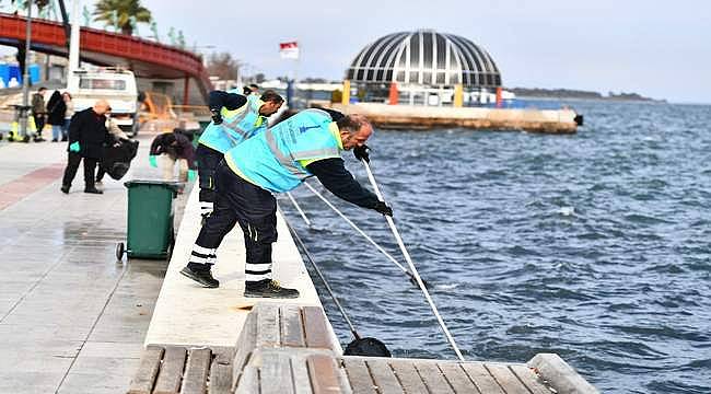 İzmir Büyükşehir Belediyesi, Kıyı Temizliği Çalışmalarına Aralıksız Devam Ediyor