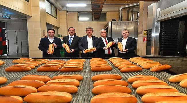 İzmir'in "Halk Ekmek" modeli yüzleri güldürdü