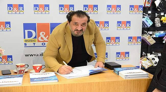 MasterChef'in ünlü şefi Mehmet Yalçınkaya kitabını ilk kez D&R'da imzaladı 