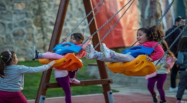 Başkan Soyer, Lale Mahallesi'nin çehresini değiştiren parkın açılışını yaptı