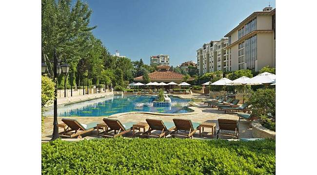 Grand Hyatt İstanbul'da havuz sezonu başlıyor