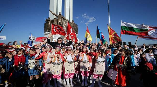 Karşıyaka'da bayram coşkusu: 30. Uluslararası Karşıyaka Çocuk Festivali başlıyor! 