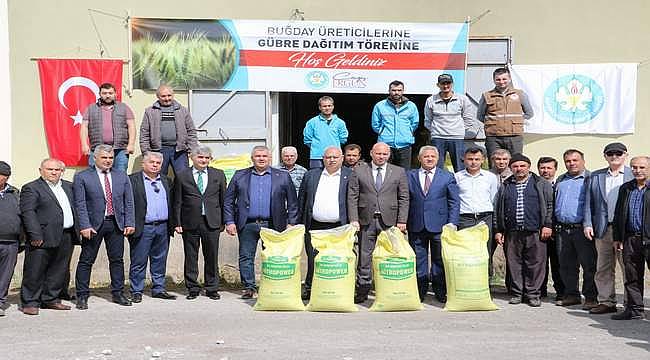 Manisalı üreticilere gübre desteği devam ediyor 