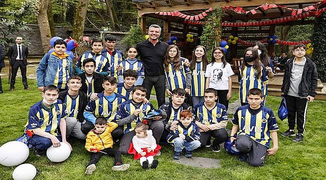 Sadettin Saran 23 Nisan için İstanbul'u hiç görmeyen çocuklar ile bir araya geldi 