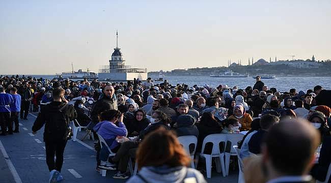 Üsküdar'da 80 Bin Kişilik Dev İftar 