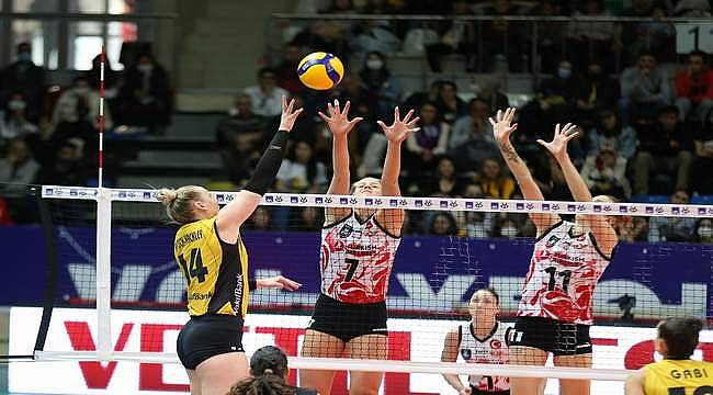 VakıfBank, AXA Sigorta Kupa Voley'de finalde! 