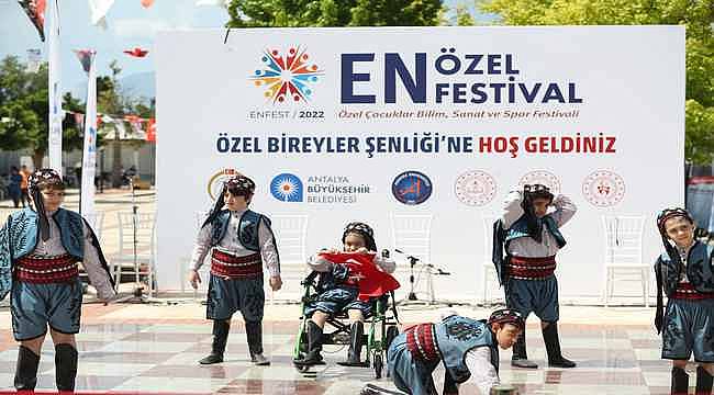 Antalya'da "Özel Çocuklar Bilim Sanat ve Spor Festivali" düzenlendi 