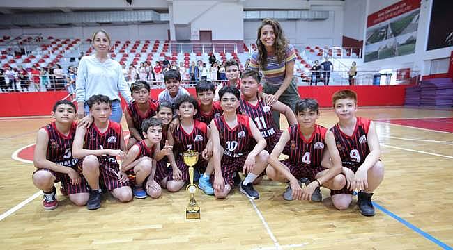 Bayraklı'da okullar arası basketbol turnuvası 