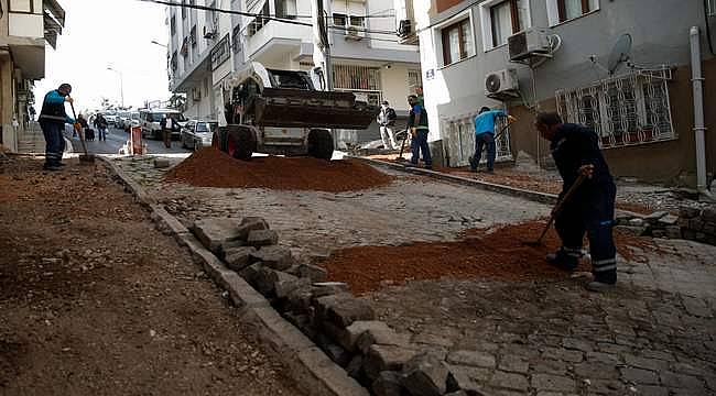 Konak'ta yol ve kaldırım çalışmaları devam ediyor 