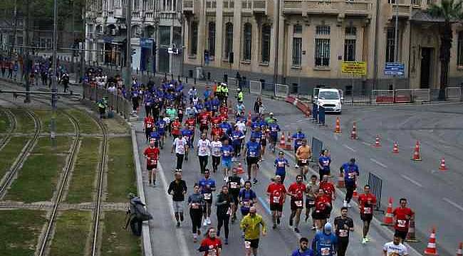 Maraton İzmir'de sivil topluma 4 milyon TL'lik katkı 