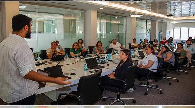 Türk Telekom'dan Tireli kadınlara dijital okuryazarlık ve dijital pazarlama eğitimleri