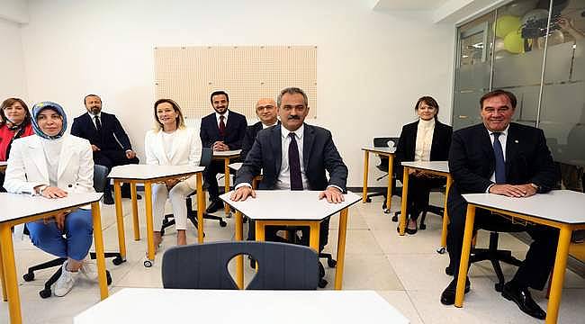 Demirören Medya Mesleki ve Teknik Anadolu Lisesi törenle kapılarını açtı 