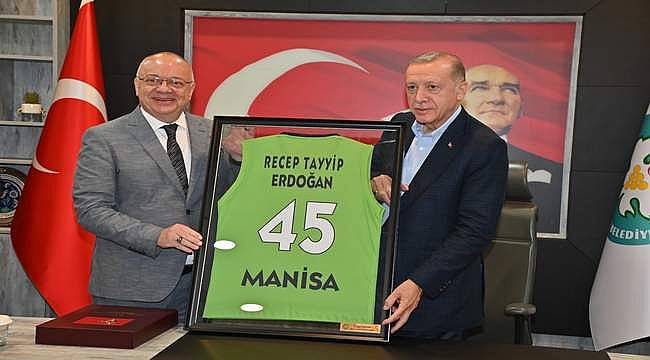 Cumhurbaşkanı Erdoğan, Manisa Büyükşehir Belediyesini ziyaret etti