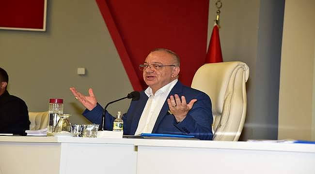 Manisa Büyükşehir Belediye Meclisi hararetli geçti 