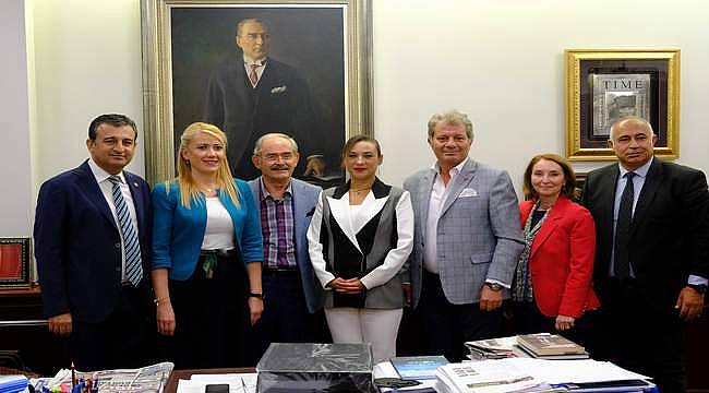 Başarılı kadınlardan Yılmaz Büyükerşen'e ziyaret