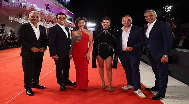 Burcu Özberk, Gökçe Bahadır... Venedik Film Festivali'nin kırmızı halısında şıklık yarışı!