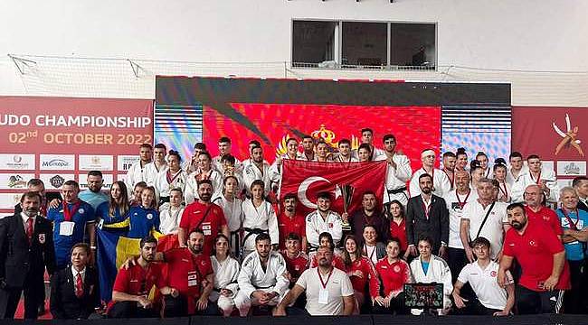 Denizli Büyükşehir'de Balkan Şampiyonluğu sevinci