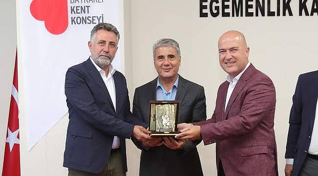 Kent Konseyleri Birliği Bayraklı'da toplandı