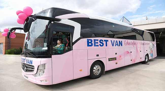 Pembe tasarımıyla giydirilen Mercedes-Benz Travego 16 2+1 Best Van Turizm'e teslim edildi