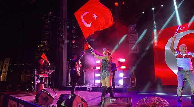 Su Soley, Antalya'da sahne aldı