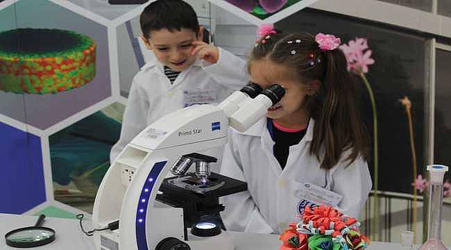 EÜ'de "Küçük Düşler ile Mikroskopinin Büyüleyici Dünyasına Yolculuk" etkinliği düzenlendi 