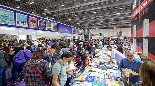 İzmir'in yeni kitap fuarı İZKİTAP dolu dolu geçti
