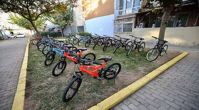 Karşıyaka'da "Eski Bisikletini İyiliğe Dönüştür" projesi devam ediyor 