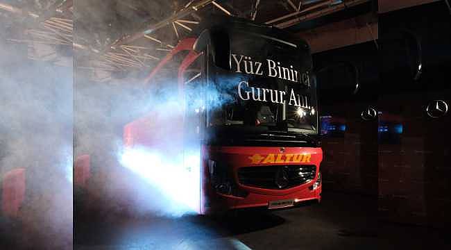 Mercedes-Benz Türk'ün 100 bininci otobüsü yola çıkıyor 