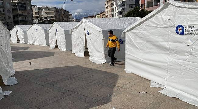 Antalya Büyükşehir Belediyesi Hatay'da çadırkent kurdu 