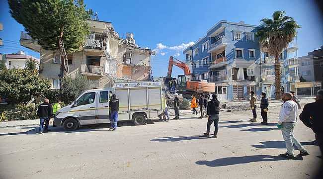 Deprem bölgesindeki su sorunu için İzmir Büyükşehir Belediyesi ekipleri devrede 