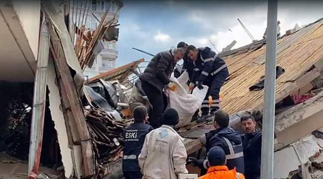 Eskişehir Ekibi Hatay'da 5 Kişiyi Enkazdan Sağ Çıkardı 