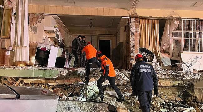 İzmir Büyükşehir Belediyesi ekipleri Hatay'da arama kurtarma çalışmalarına devam ediyor 