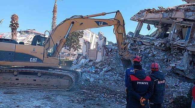 İzmir Büyükşehir Belediyesi ekipleri Hatay'da umudu büyütüyor