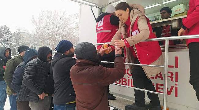 Kızılay Ekipleri Deprem Bölgesinde 