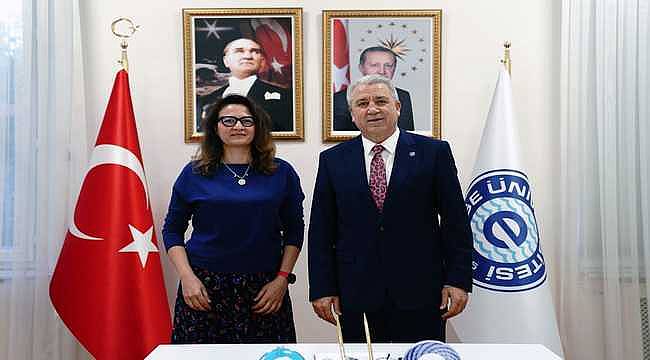 Egeli bilim insanı Dr. Huriye Göncüoğlu Bodur'a, "Ezber Bozan Kadın Ödülü" 