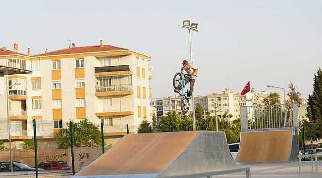 Gaziemir'in tematik parklarına yoğun ilgi